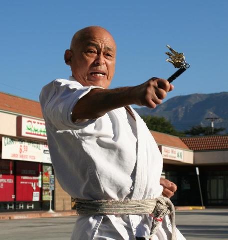 Maheca Seguridad Privada - 🤔 Sabías qué? Un kubotán es un artículo de defensa  personal que tiene su origen en las clásicas armas japonesas 🇯🇵  utilizadas en las artes marciales 🤼‍♂️. Te