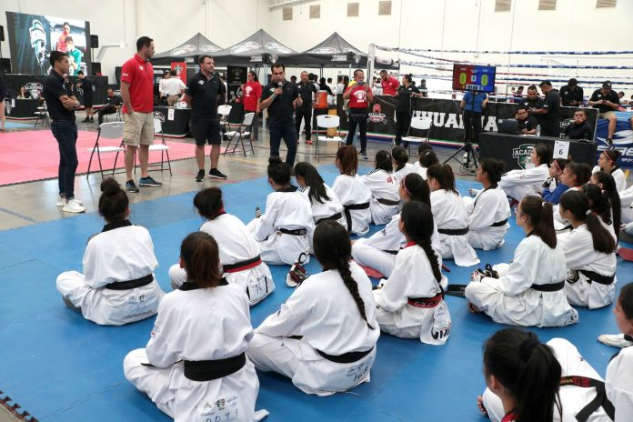 La primera Academia CONADE de Taekwondo se llevó a cabo este fin de semana en la ciudad de Chihuahua, Chihuahua, donde cientos de practicantes de 11 a 17 años de edad acudieron en este evento de detección y desarrollo de talentos.