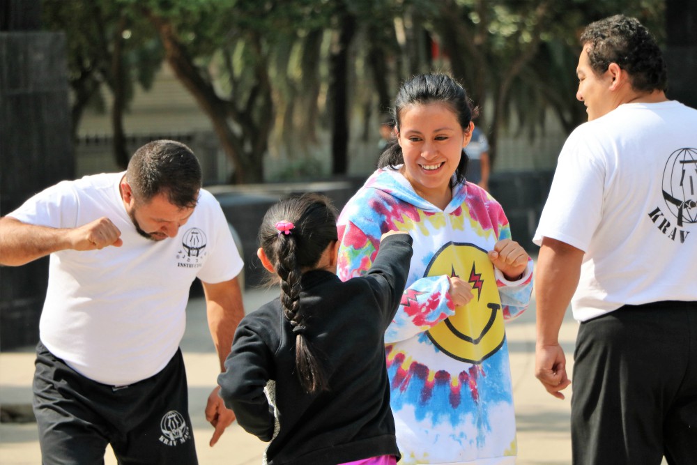 Interés de mujeres por conocer defensa personal con Federación Sudamericana  de Krav Maga