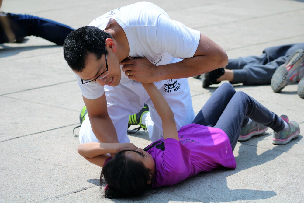 Interés de mujeres por conocer defensa personal con Federación Sudamericana  de Krav Maga