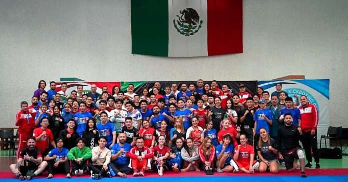 Atletas de la Selección Mayor de Kickboxing en el campamento de evaluación CONADE 2026