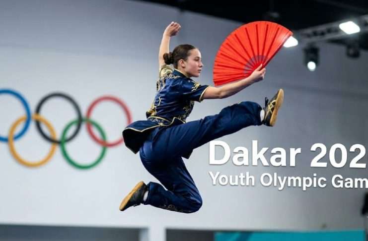 El Wushu debutará oficialmente en los Juegos Olímpicos de la Juventud Dakar 2026 Atleta juvenil de Wushu ejecuta una rutina de Taolu con abanico (Taijishan) en los Juegos Olímpicos de la Juventud.