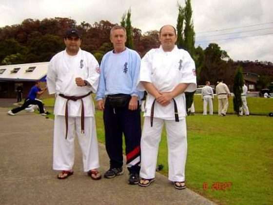 Hanshi Taylor, centro, Sensei Jacobo Ram&iacute;rez, der. Sidney 1995