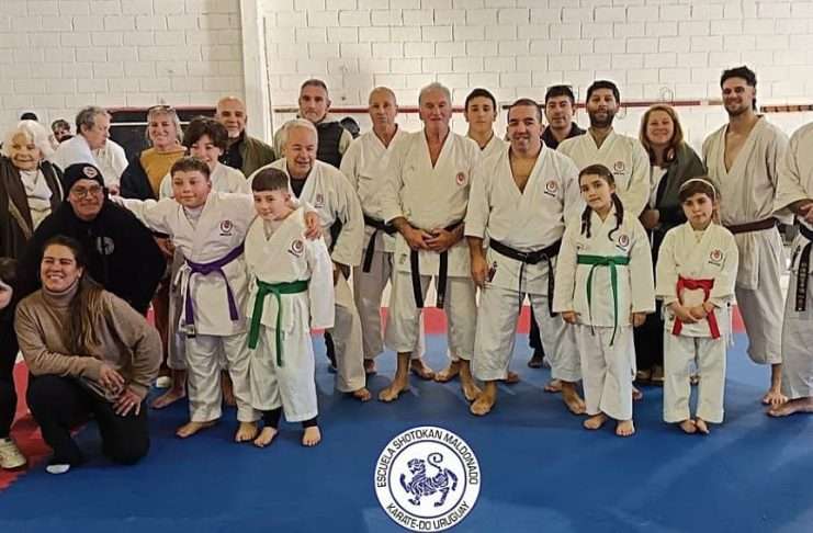 Escuela Shotokan Maldonado logra medallero perfecto en el Torneo ISKF Uruguay 2026 Delegación de la Escuela Shotokan Maldonado celebrando el podio completo en el Torneo ISKF Uruguay 2026.