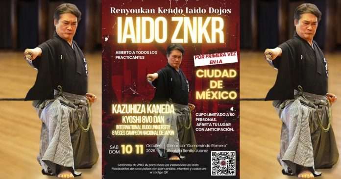 Sensei Kazuhisa Kaneda ejecutando kata de Seitei Iaido con katana tradicional.