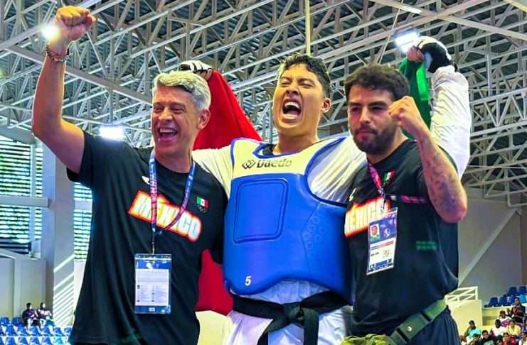 México se corona campeón de Taekwondo en Santo Domingo 2026 tras oro histórico de Carlos Sansores Carlos Sansores celebra la medalla de oro en taekwondo +87 kg en Santo Domingo 2026.