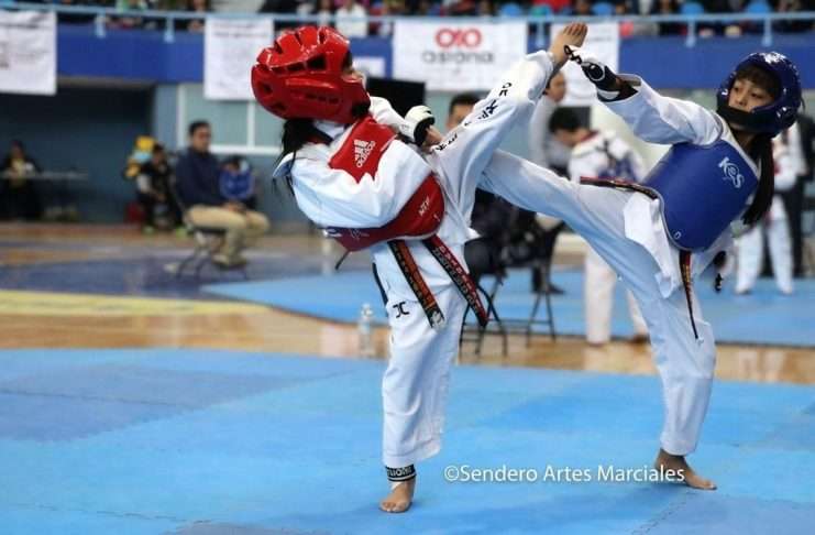 Rumbo a la Gimnasiada Nacional 2026, la CDMX alista su Selectivo Estatal de Taekwondo escolar Intenso combate de Taekwondo durante el Selectivo Estatal de la CDMX en el Juan de la Barrera.