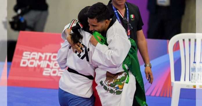Taekwondo mexicano brilla con dos oros y plata en Santo Domingo 2026 William Arroyo y Cecilia Lee celebrando las medallas de oro en Taekwondo Poomsae en Santo Domingo 2026.