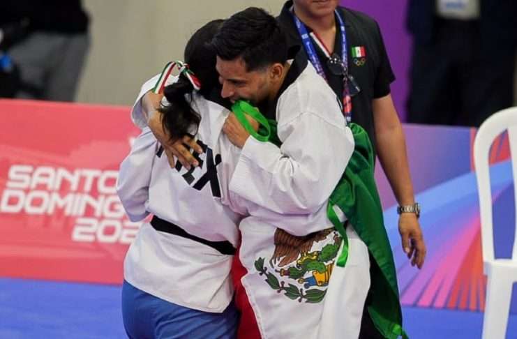 Taekwondo mexicano brilla con dos oros y plata en Santo Domingo 2026 William Arroyo y Cecilia Lee celebrando las medallas de oro en Taekwondo Poomsae en Santo Domingo 2026.