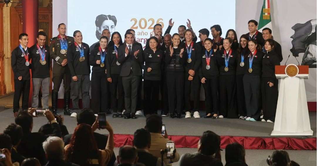 La Presidenta Claudia Sheinbaum y Rommel Pacheco anuncian estímulos deportivos en la conferencia matutina.