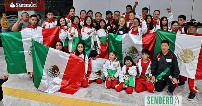 Delegación de la Federación Mexicana de Karate Shudokan en el AICM rumbo al Mundial IKU Eslovenia 2026.